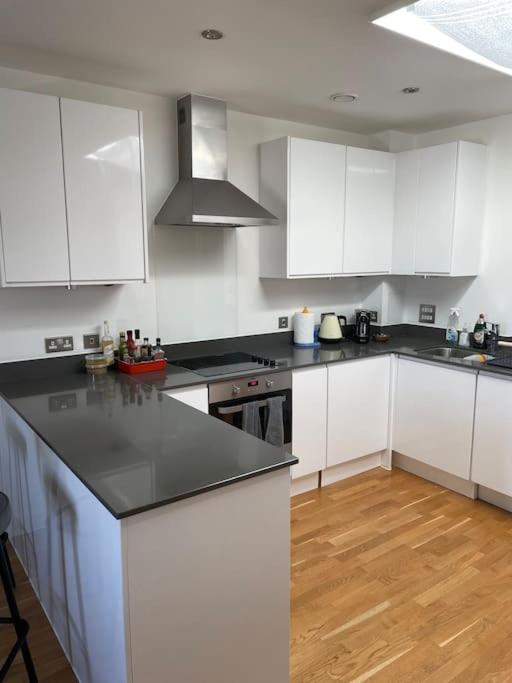 Apartament Lovely 2-Bed Flat With Well Equipped Kitchen Ealing Zewnętrze zdjęcie